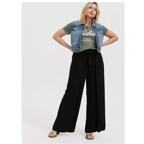 Torrid Pull-On Wide Leg Stretch Crepe High-Rise Pleated Tie-Front Pant, sz 5(28) - Picture 1 of 8